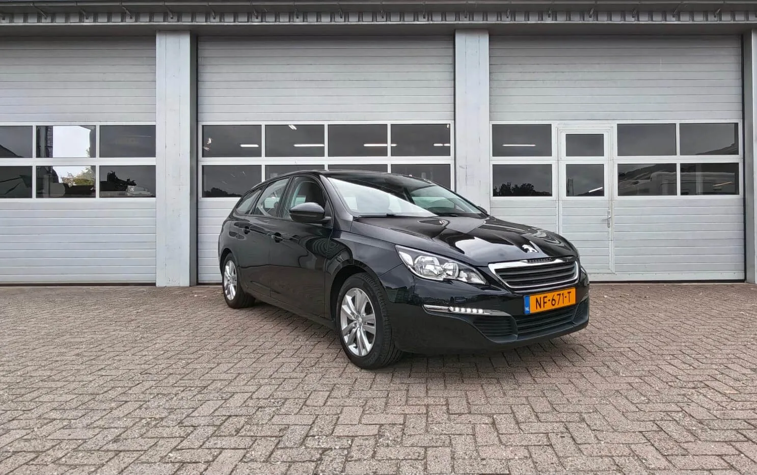 Peugeot 308 (2015) — foto 1