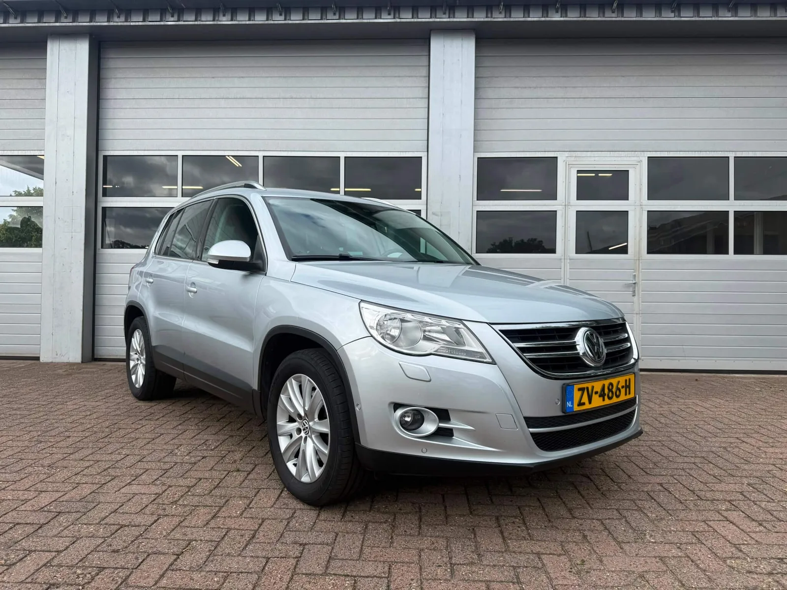 Volkswagen Tiguan (2010) — foto 1