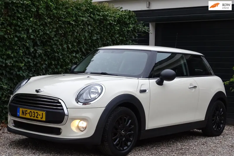 MINI One (2017)
