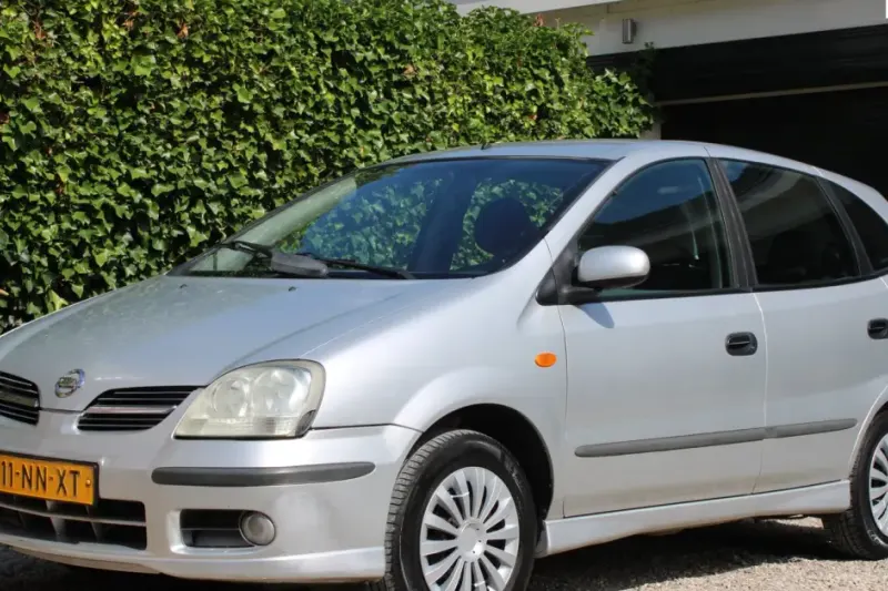 Nissan Almera (2004)