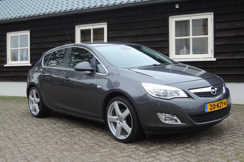 Opel Astra (2010)