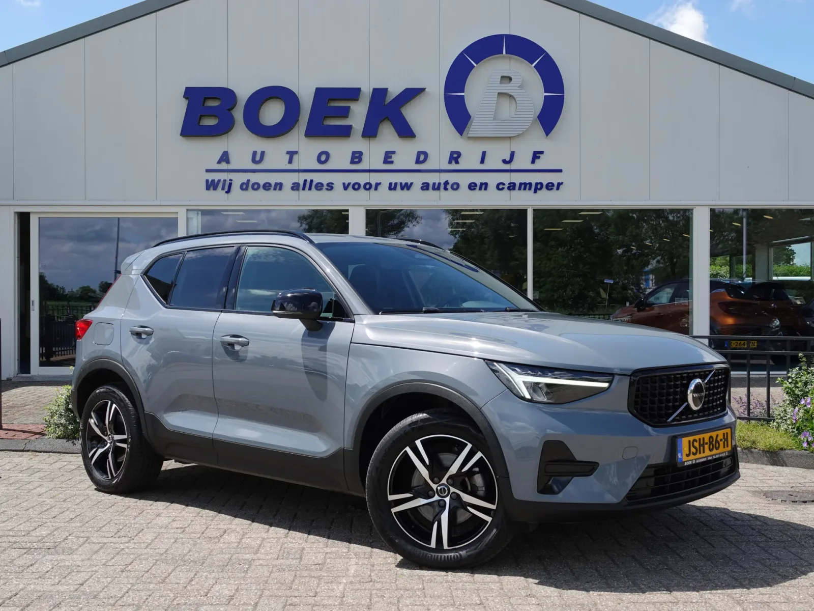 Volvo XC40 (2022) — foto 1