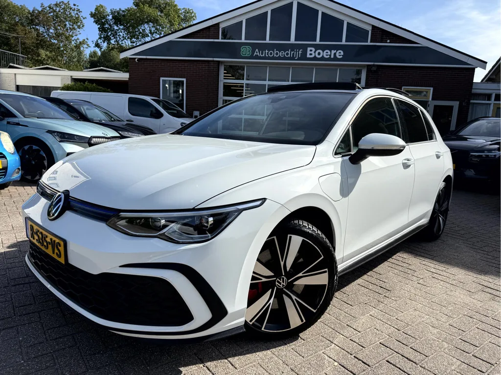 Volkswagen Golf (2020) — foto 1