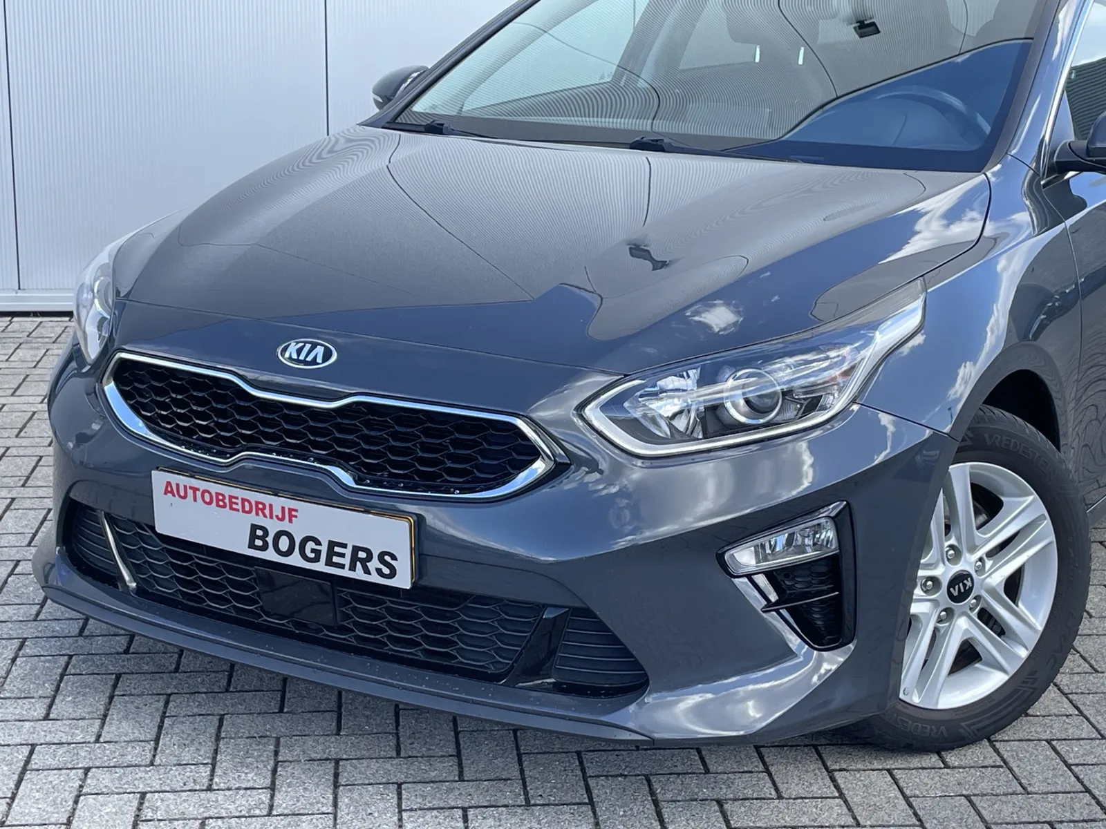 Kia Ceed Sportswagon (2019) — foto 1