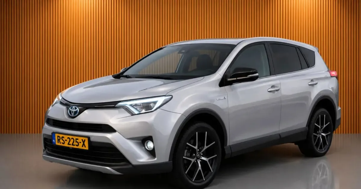 Toyota RAV4 (2017) — foto 1