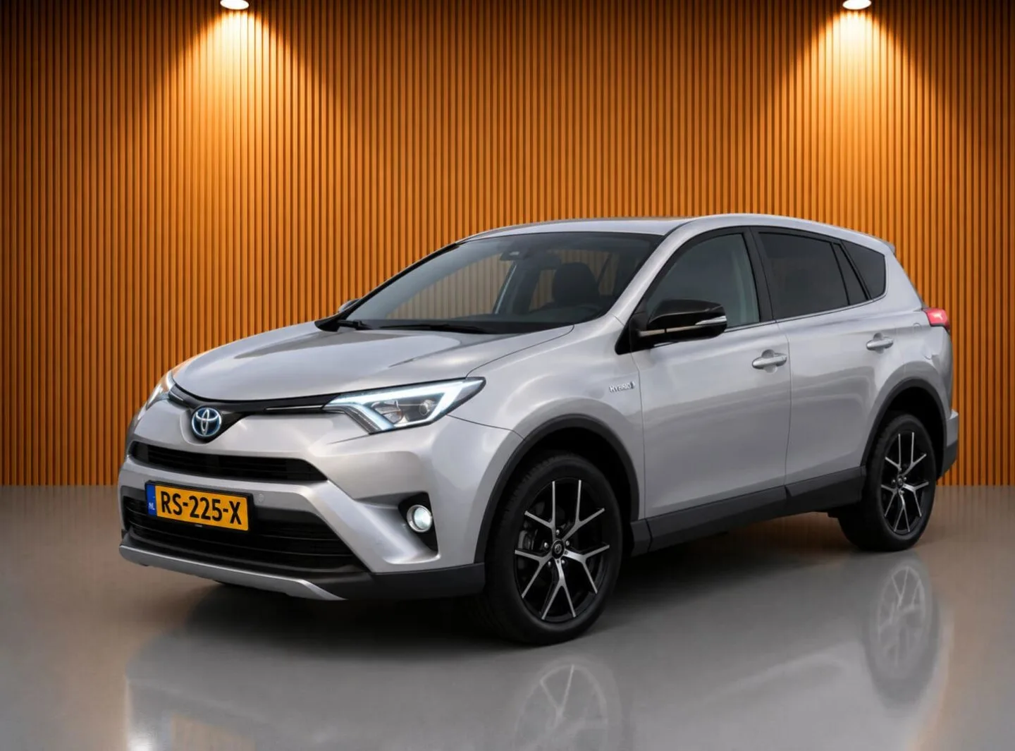 Toyota RAV4 (2017) — foto 1