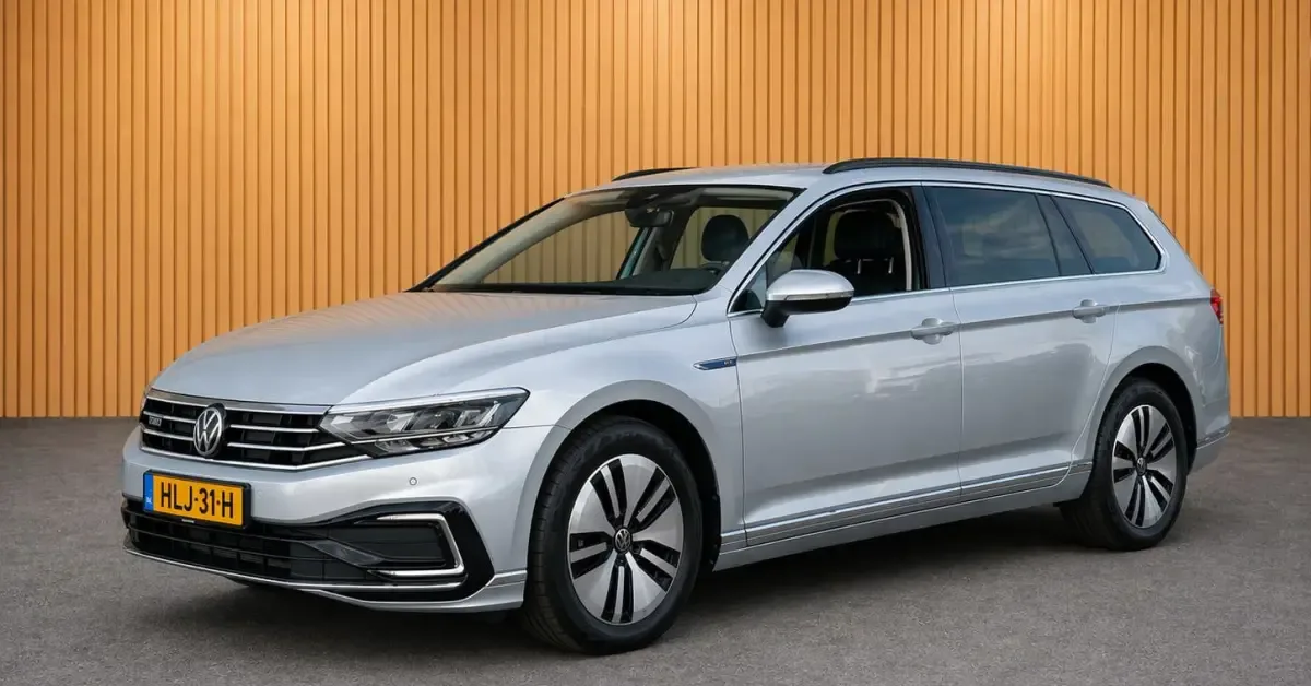 Volkswagen Passat (2022) — foto 1