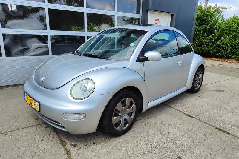 Volkswagen New Beetle (2001)