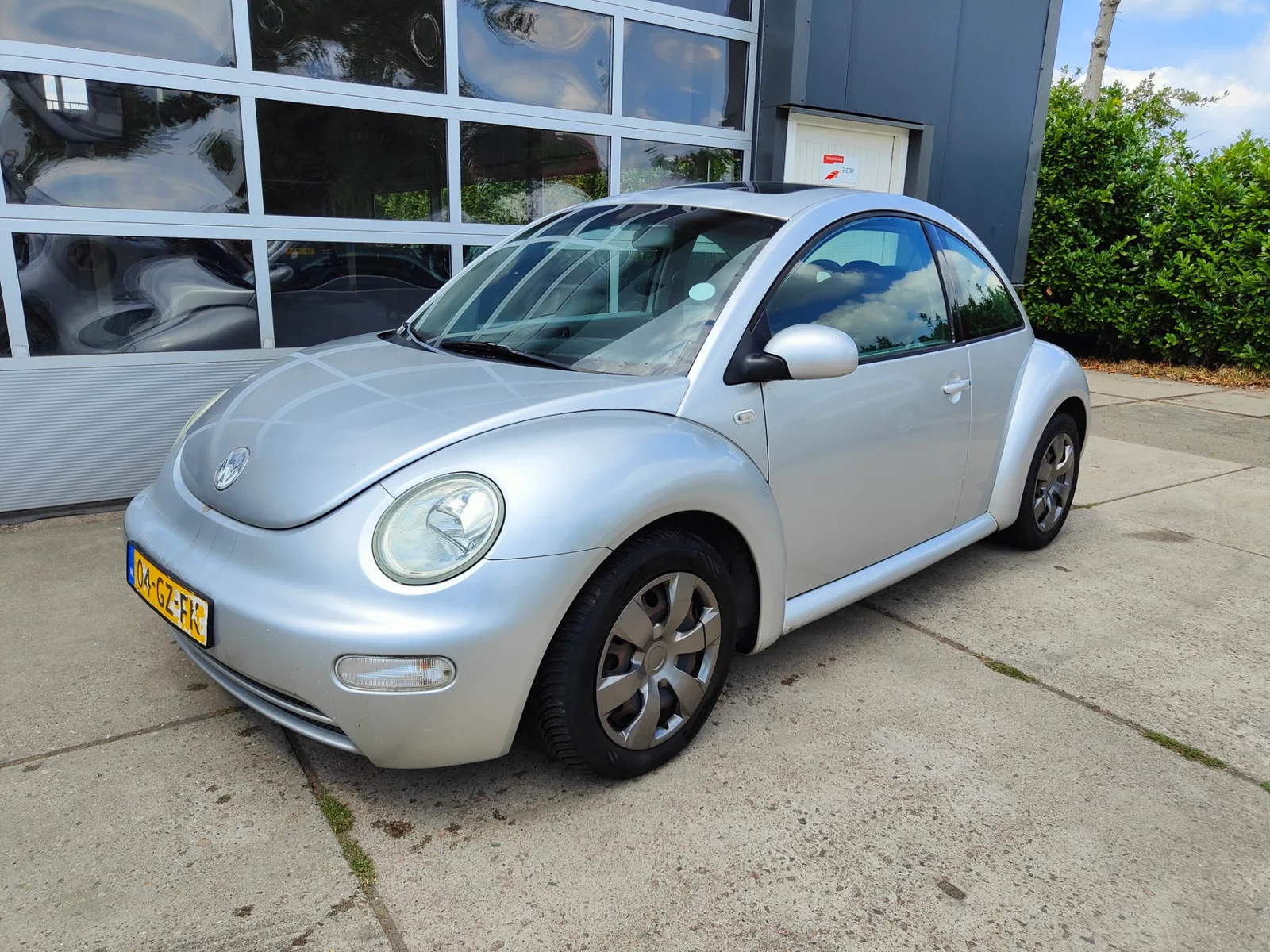 Volkswagen New Beetle (2001) — foto 1