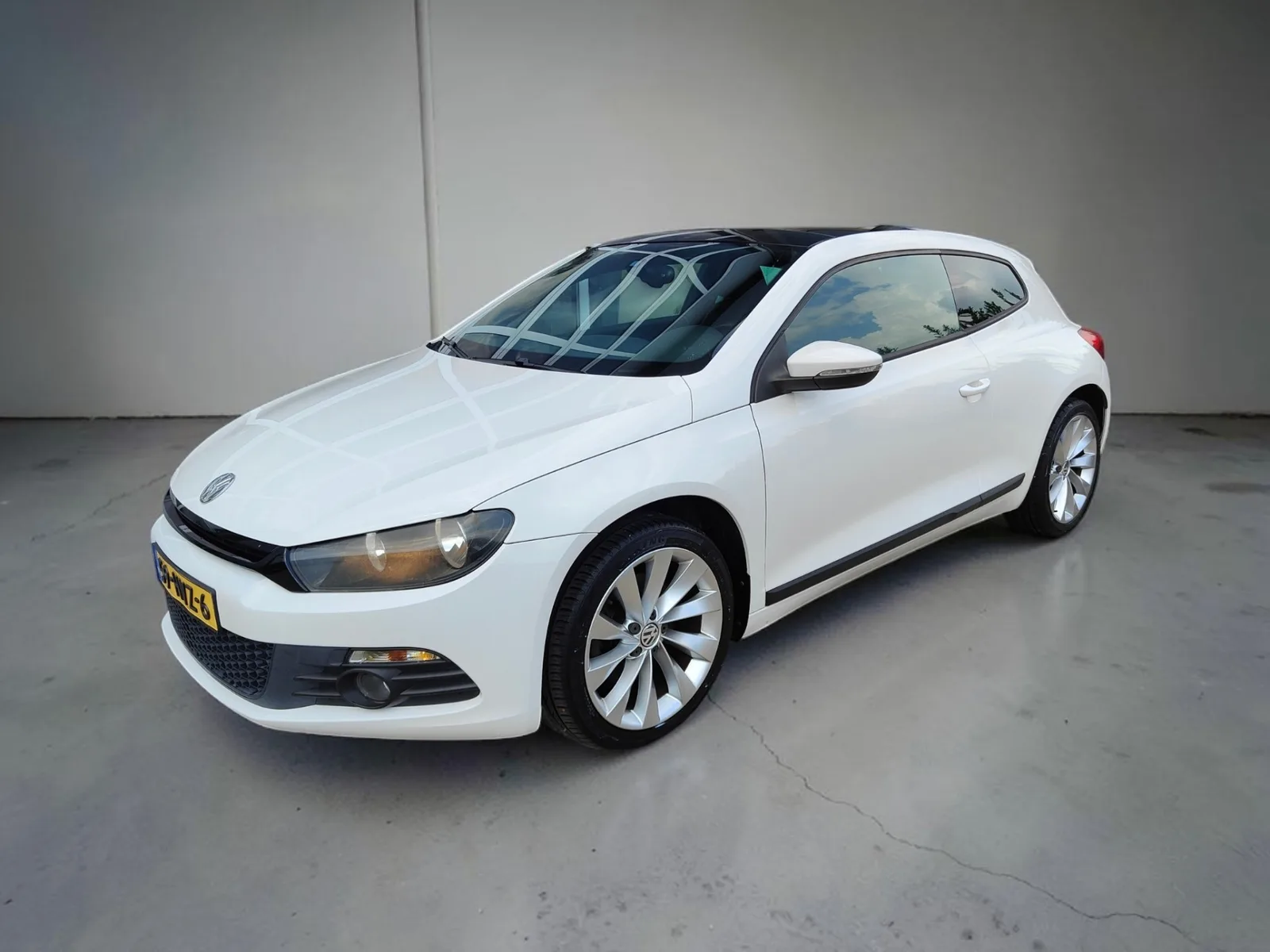 Volkswagen Scirocco (2009) — foto 1
