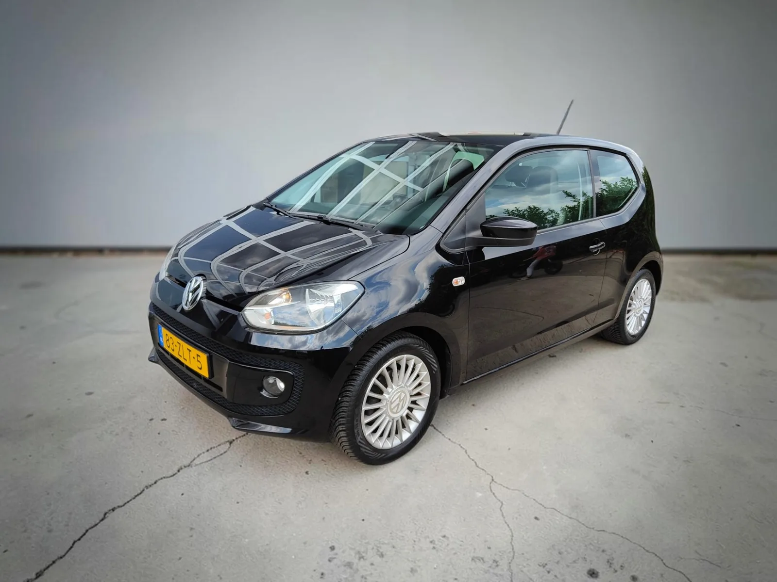 Volkswagen Up! (2012) — foto 1