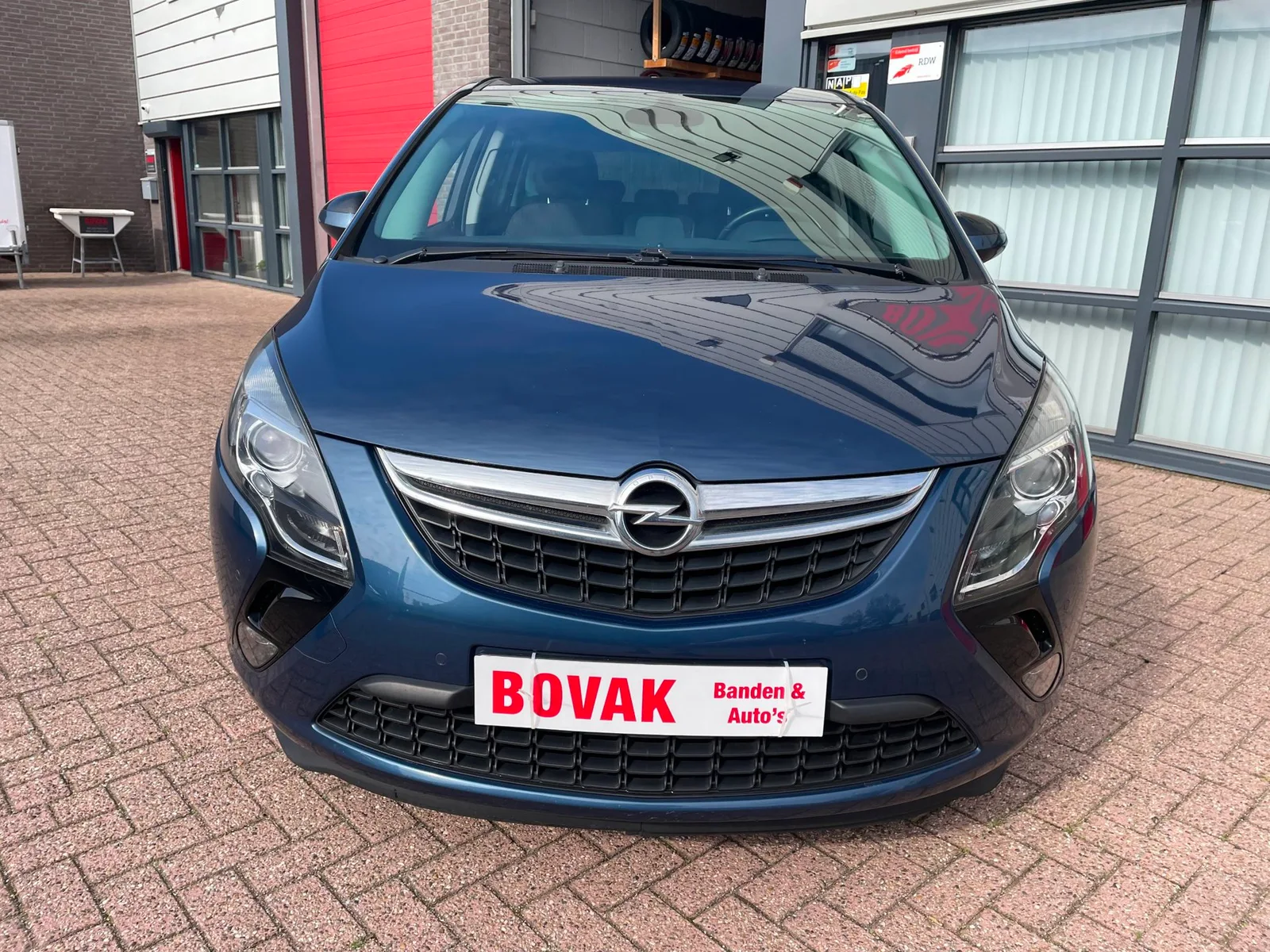 Opel Zafira (2016) — foto 1