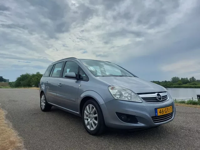 Opel Zafira (2008) — foto 1