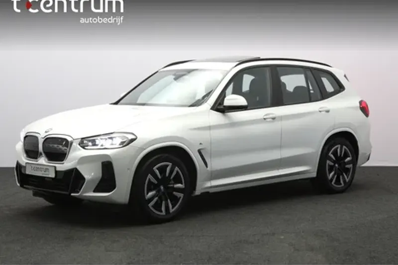 BMW iX3 (2024)