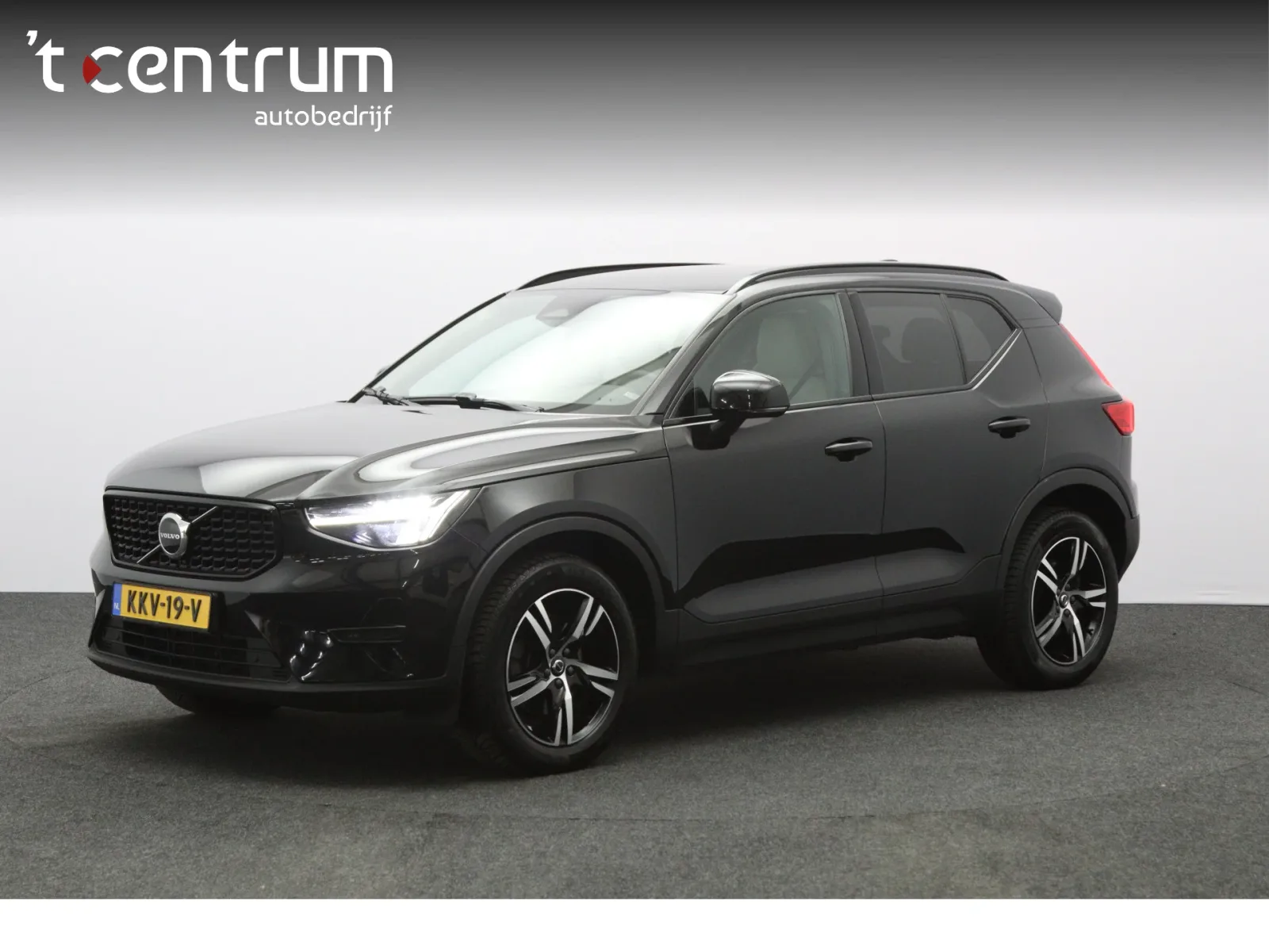 Volvo XC40 (2023) — foto 1