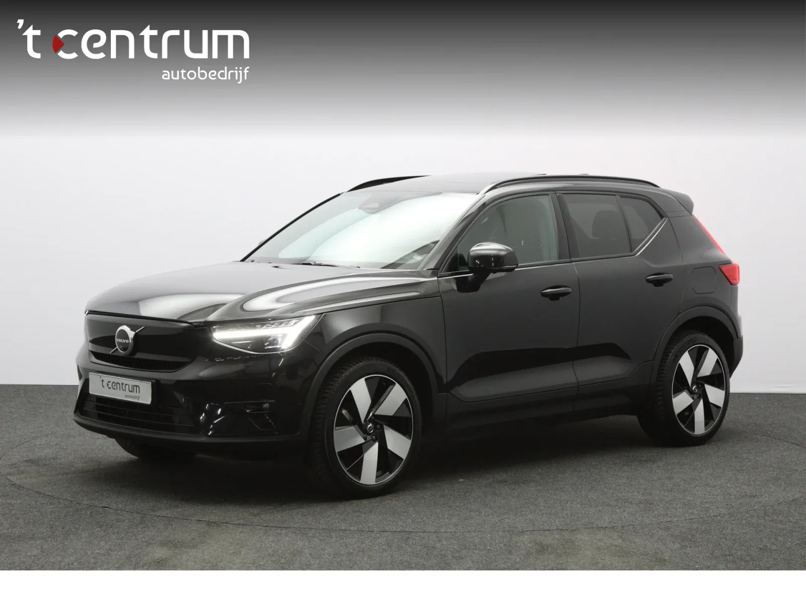 Volvo XC40 (2024) — foto 1