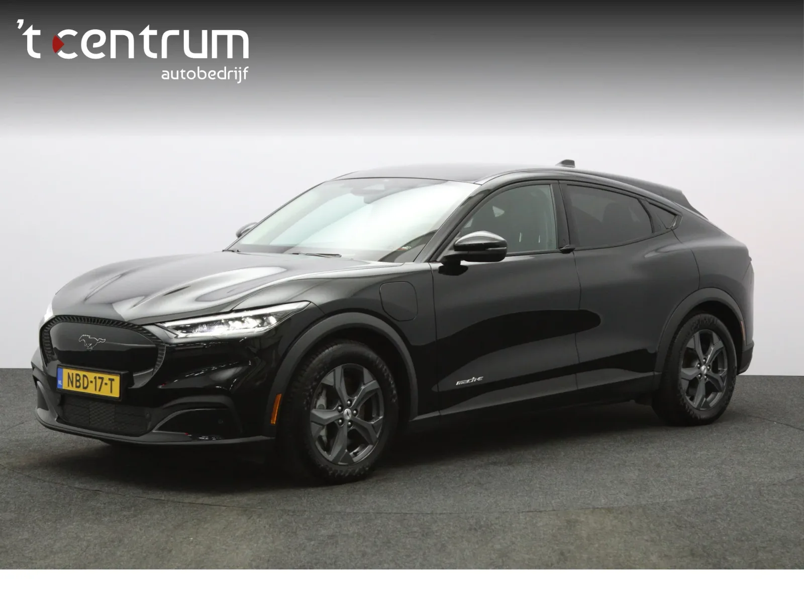 Ford Mustang Mach-E (2022) — foto 1