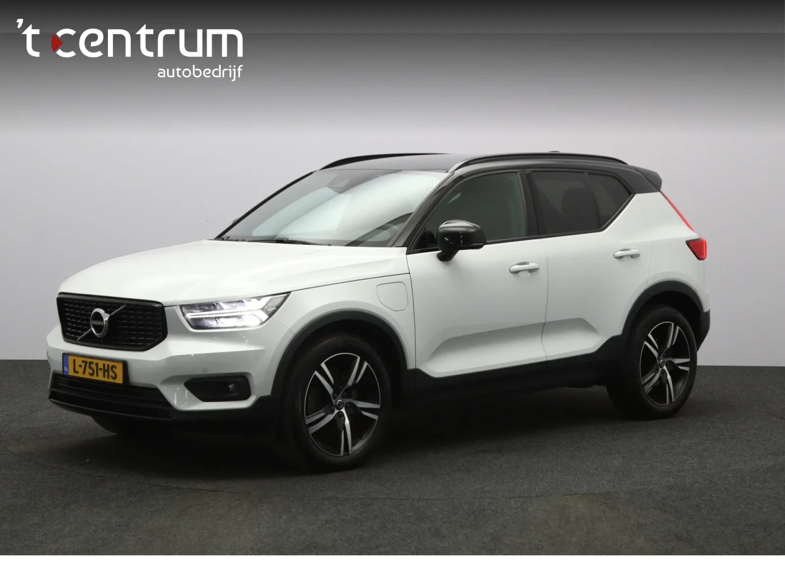 Volvo XC40 (2021) — foto 1