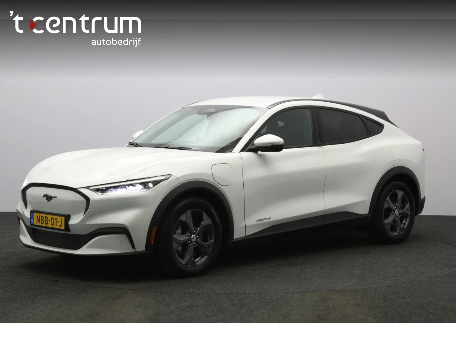 Ford Mustang Mach-E (2023) — foto 1