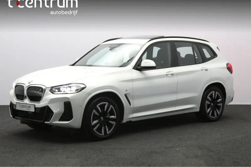 BMW iX3 (2024)