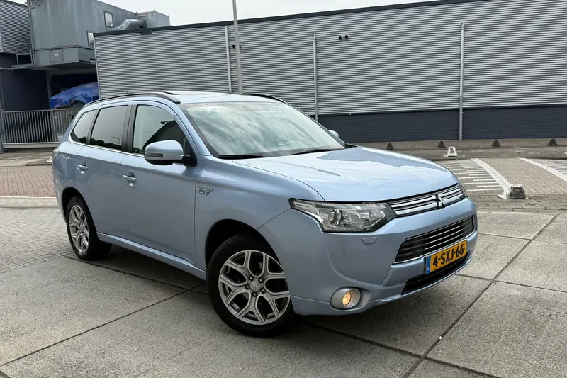 Mitsubishi Outlander (2013)