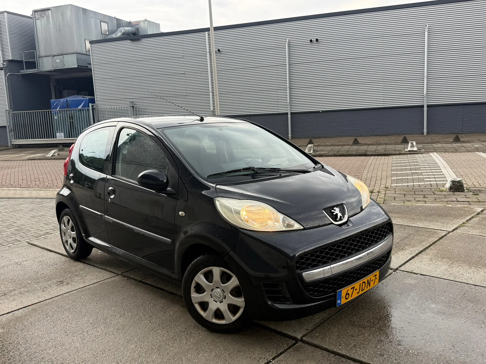 Peugeot 107 (2009) — foto 1