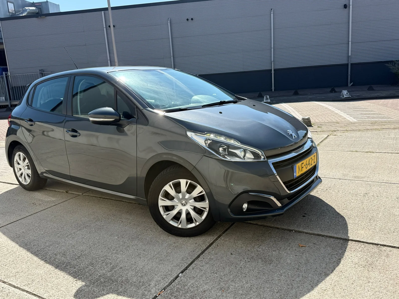 Peugeot 208 (2017) — foto 1