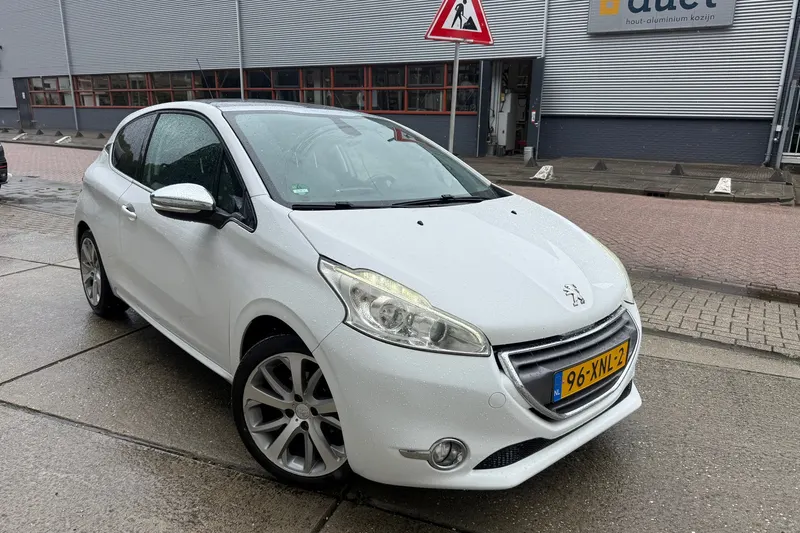 Peugeot 208 (2012)