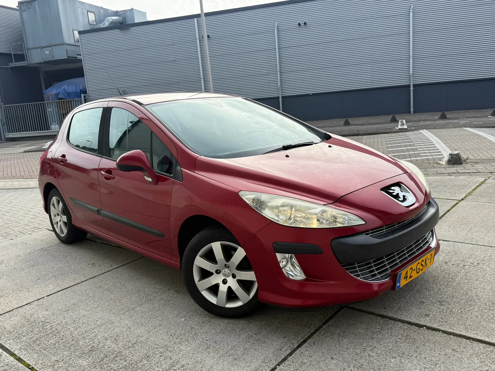 Peugeot 308 (2008) — foto 1