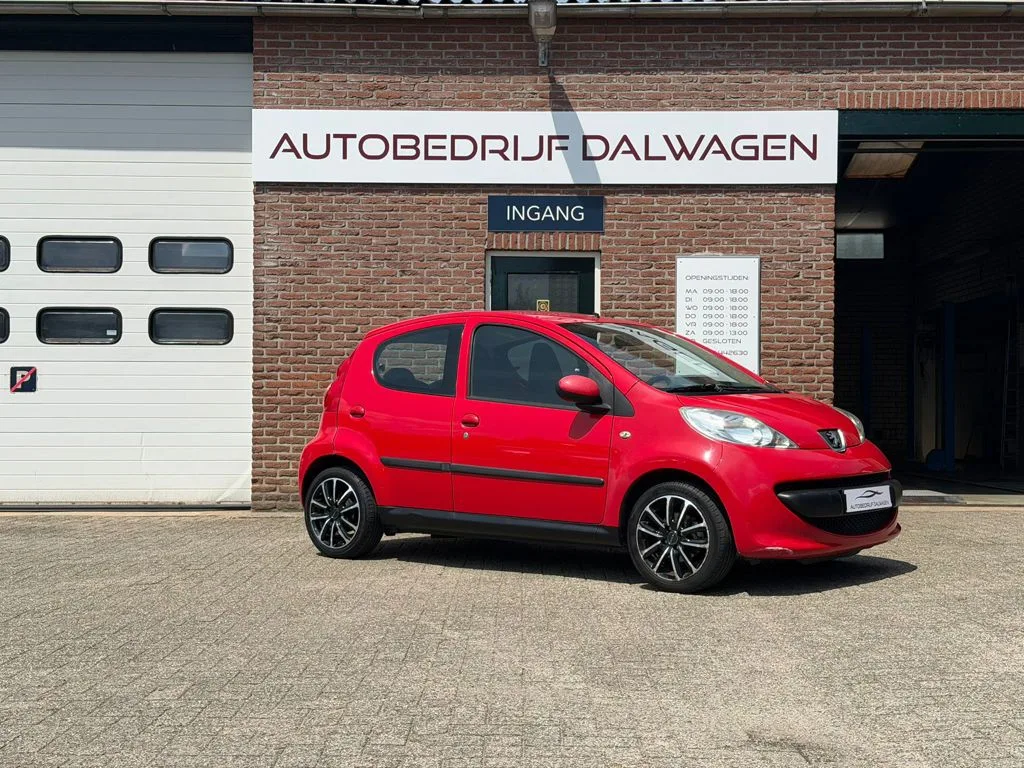 Peugeot 107 (2007) — foto 1