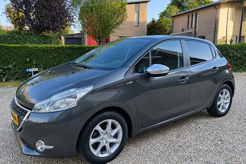 Peugeot 208 (2015)