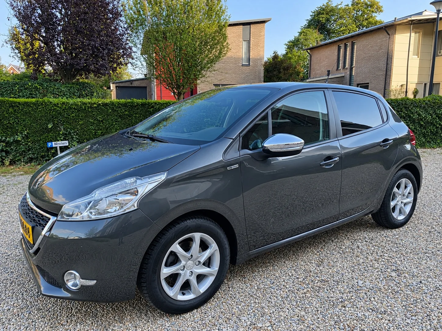 Peugeot 208 (2015) — foto 1