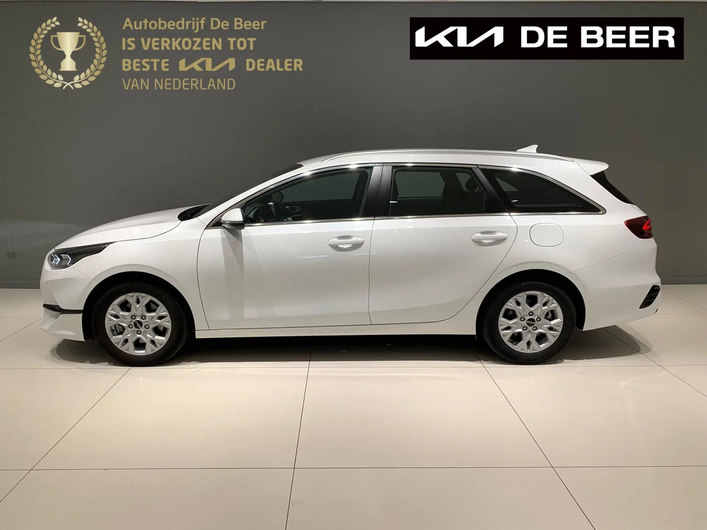 Kia Ceed Sportswagon (2024) — foto 1