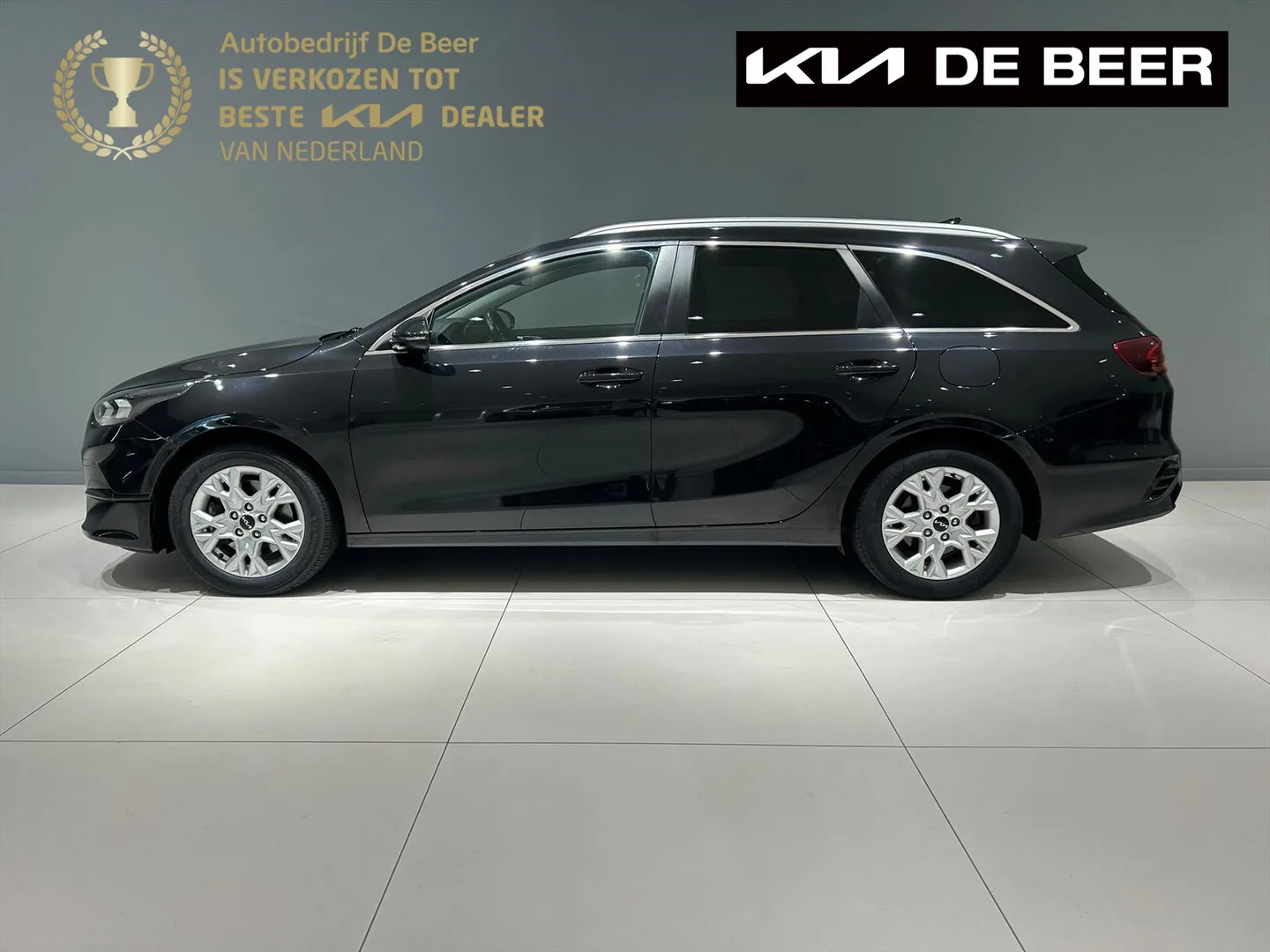Kia Ceed Sportswagon (2024) — foto 1