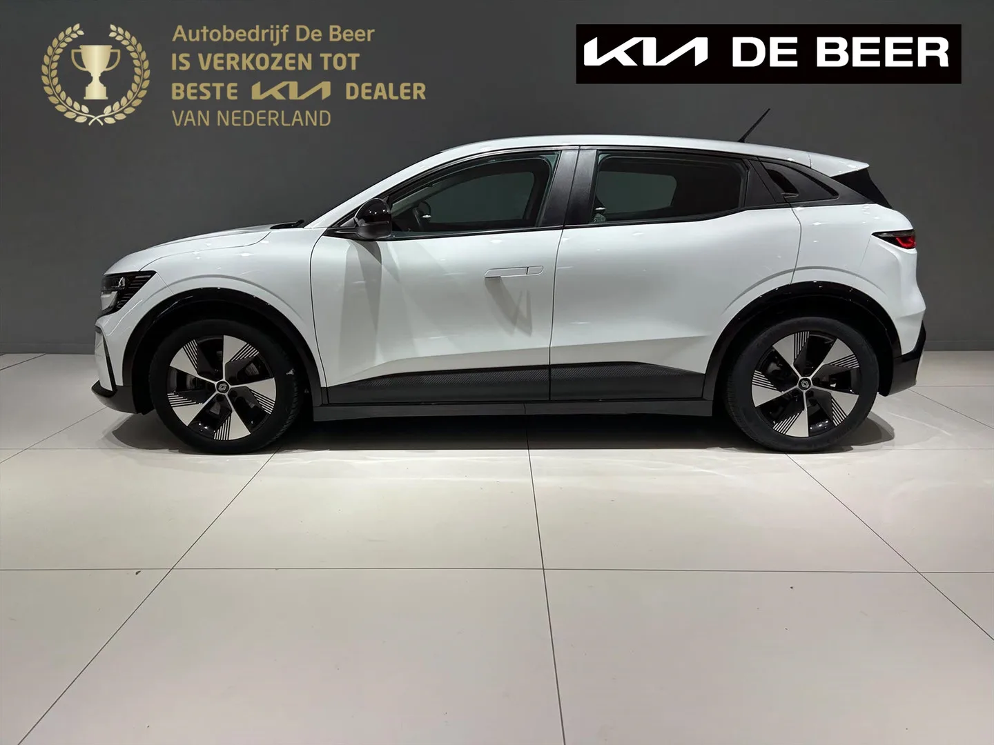 Renault Mégane E-Tech (2023) — foto 1