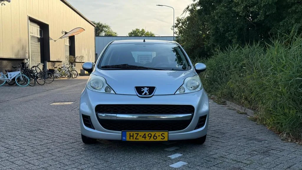 Peugeot 107 (2011) — foto 1