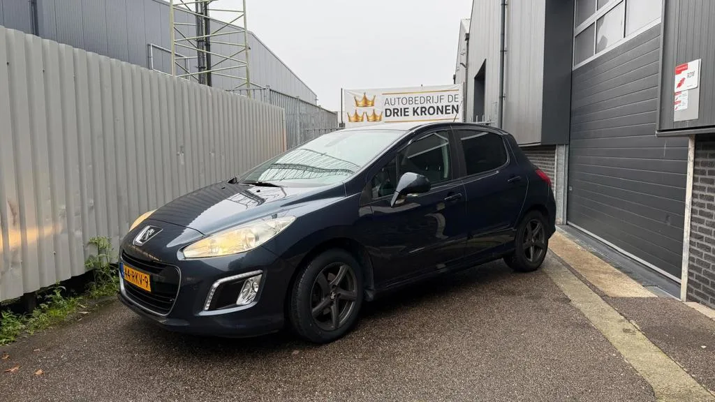 Peugeot 308 (2011) — foto 1