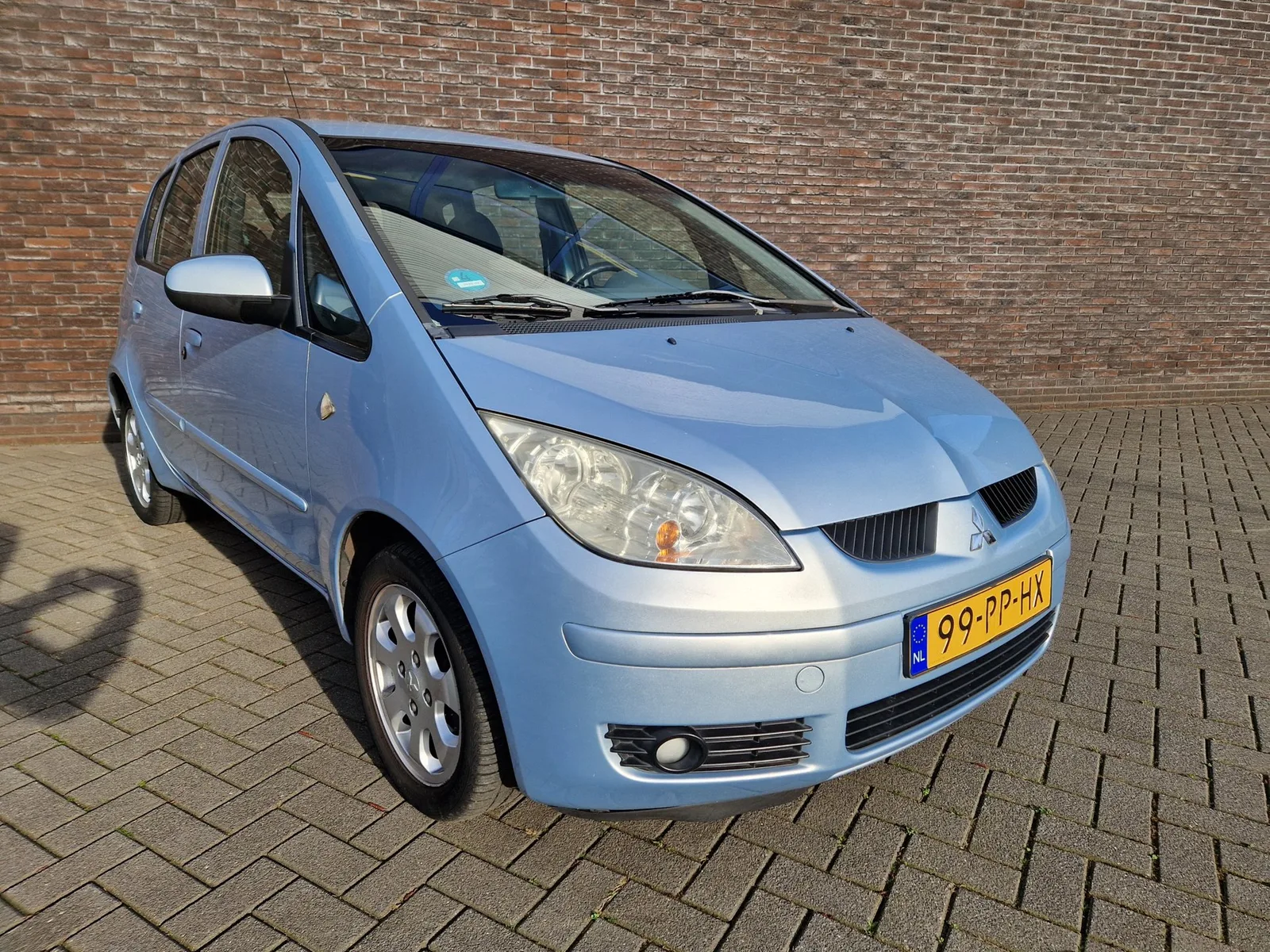 Mitsubishi Colt (2004) — foto 1