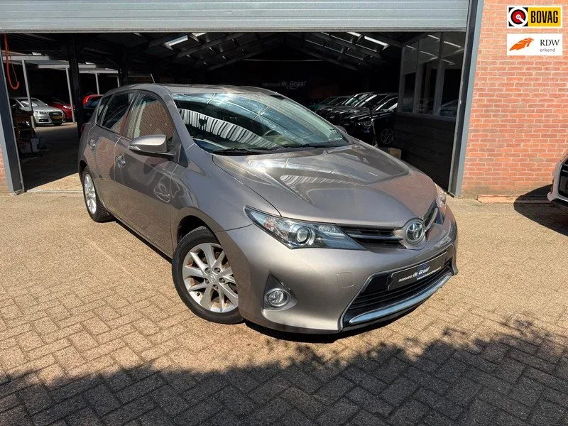 Toyota Auris (2014) — foto 1