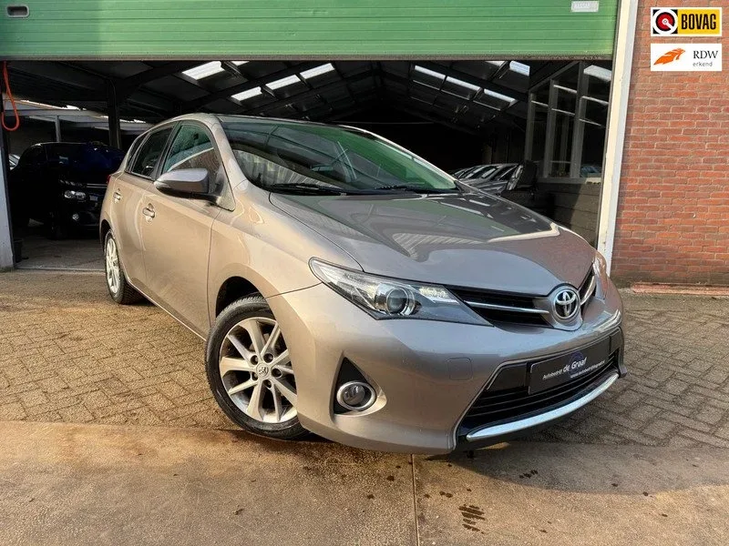 Toyota Auris (2014) — foto 1