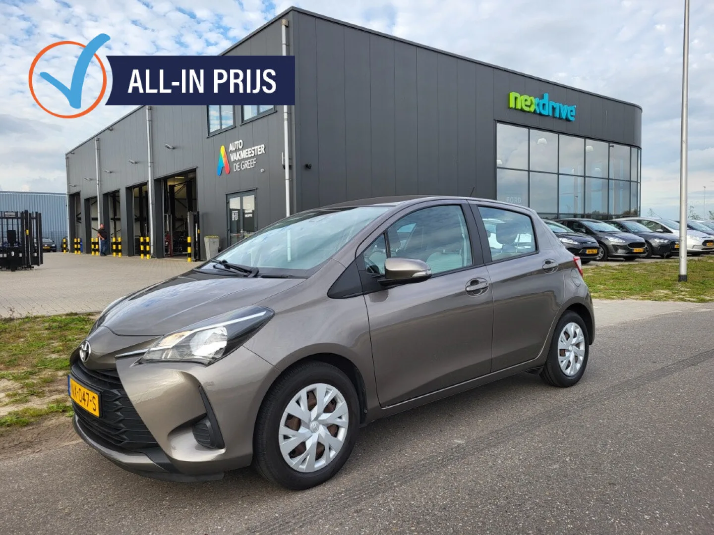 Toyota Yaris (2017) — foto 1