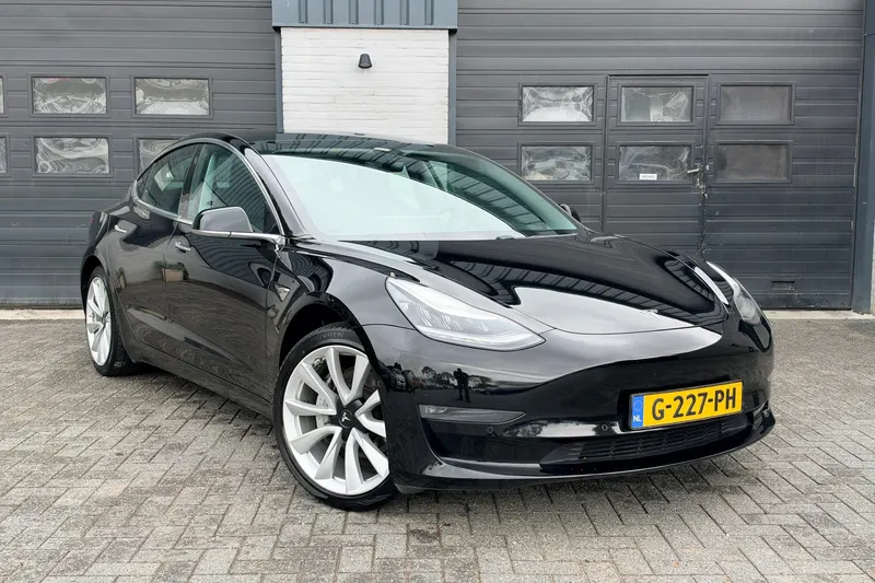 Tesla Model 3 (2019)