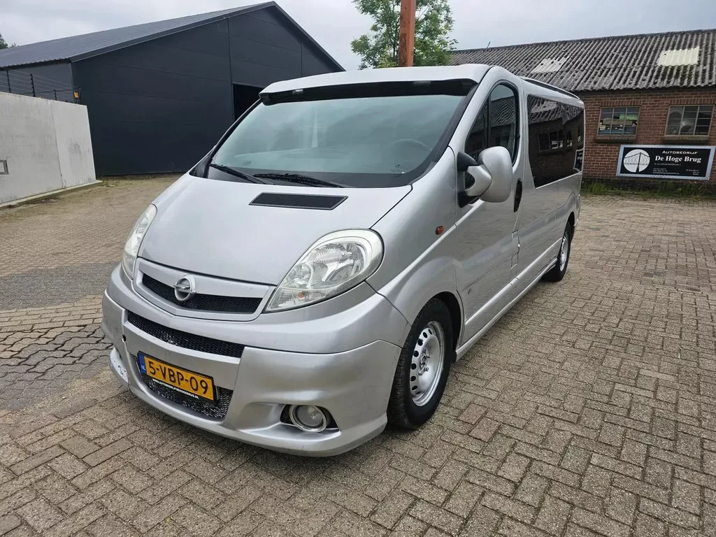 Opel Vivaro (2009) — foto 1