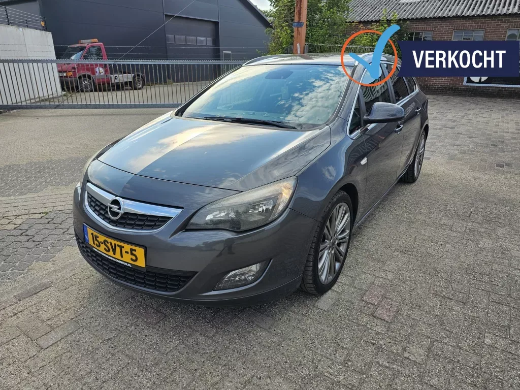 Opel Astra (2011) — foto 1