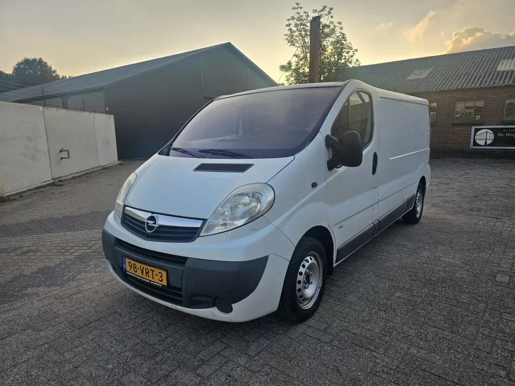 Opel Vivaro (2008) — foto 1