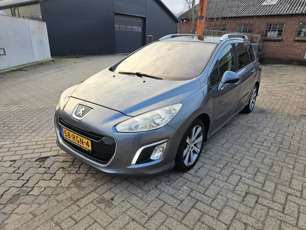 Peugeot 308 (2011) — foto 1
