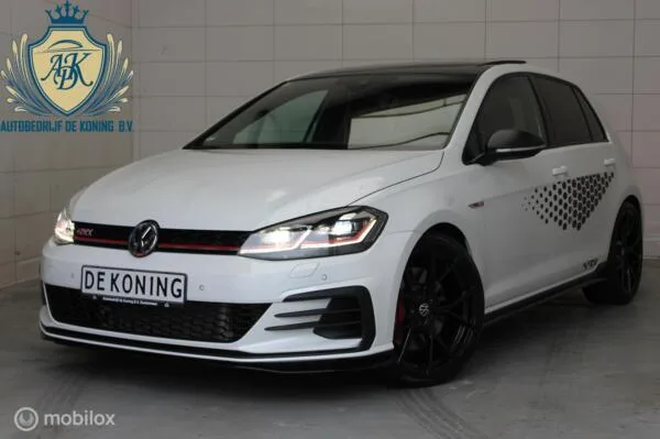 Volkswagen Golf (2019) — foto 1