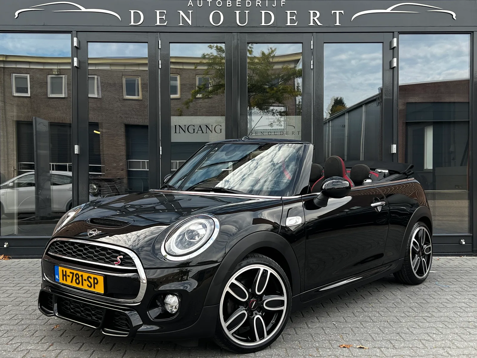 MINI Cabrio (2019) — foto 1