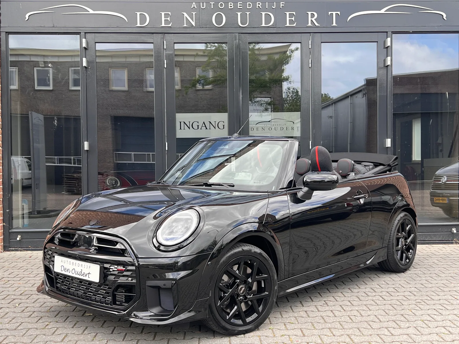 MINI Cabrio (2025) — foto 1