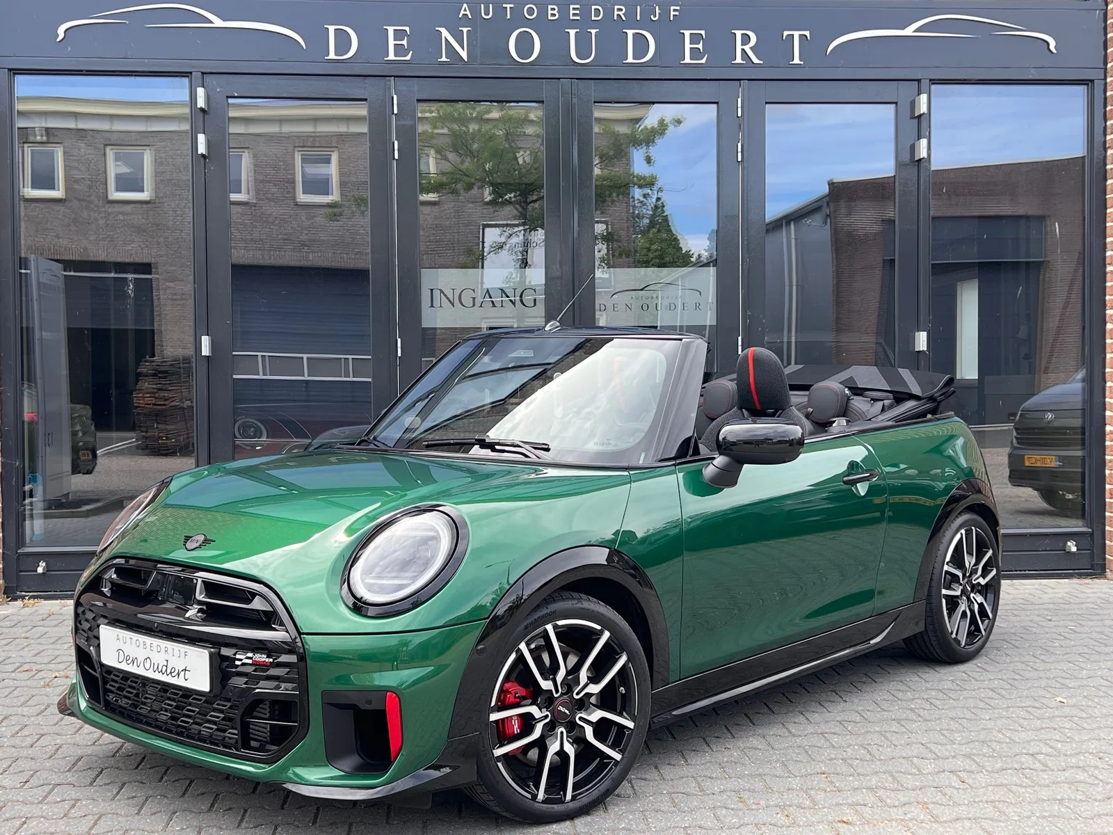 MINI Cabrio (2025) — foto 1
